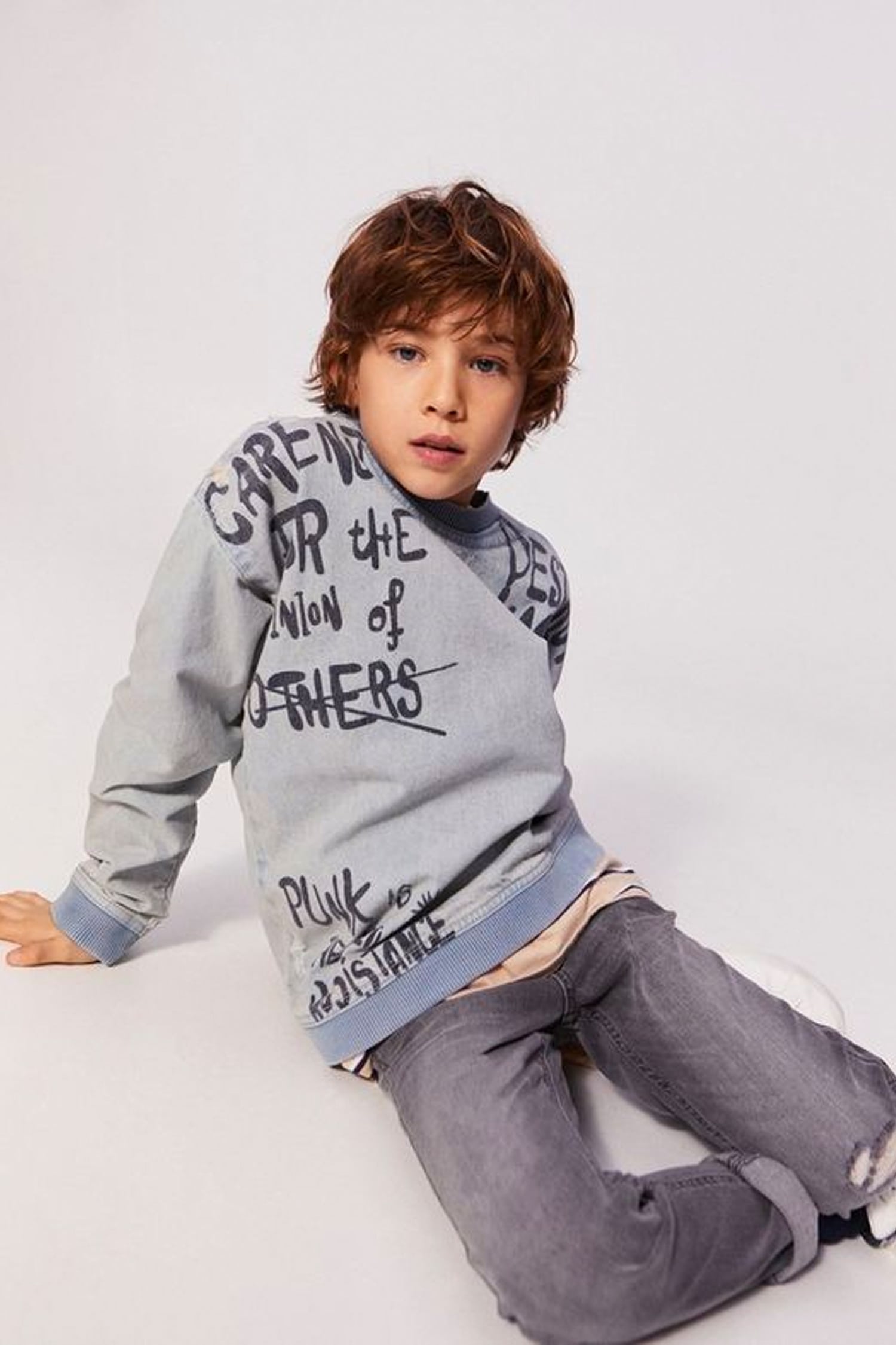 Boys Graphic Print Sweatshirt - Contemporary Streetwear Style