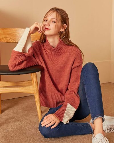 Women's Cozy Color-Block Turtleneck Sweater - Burgundy & Cream