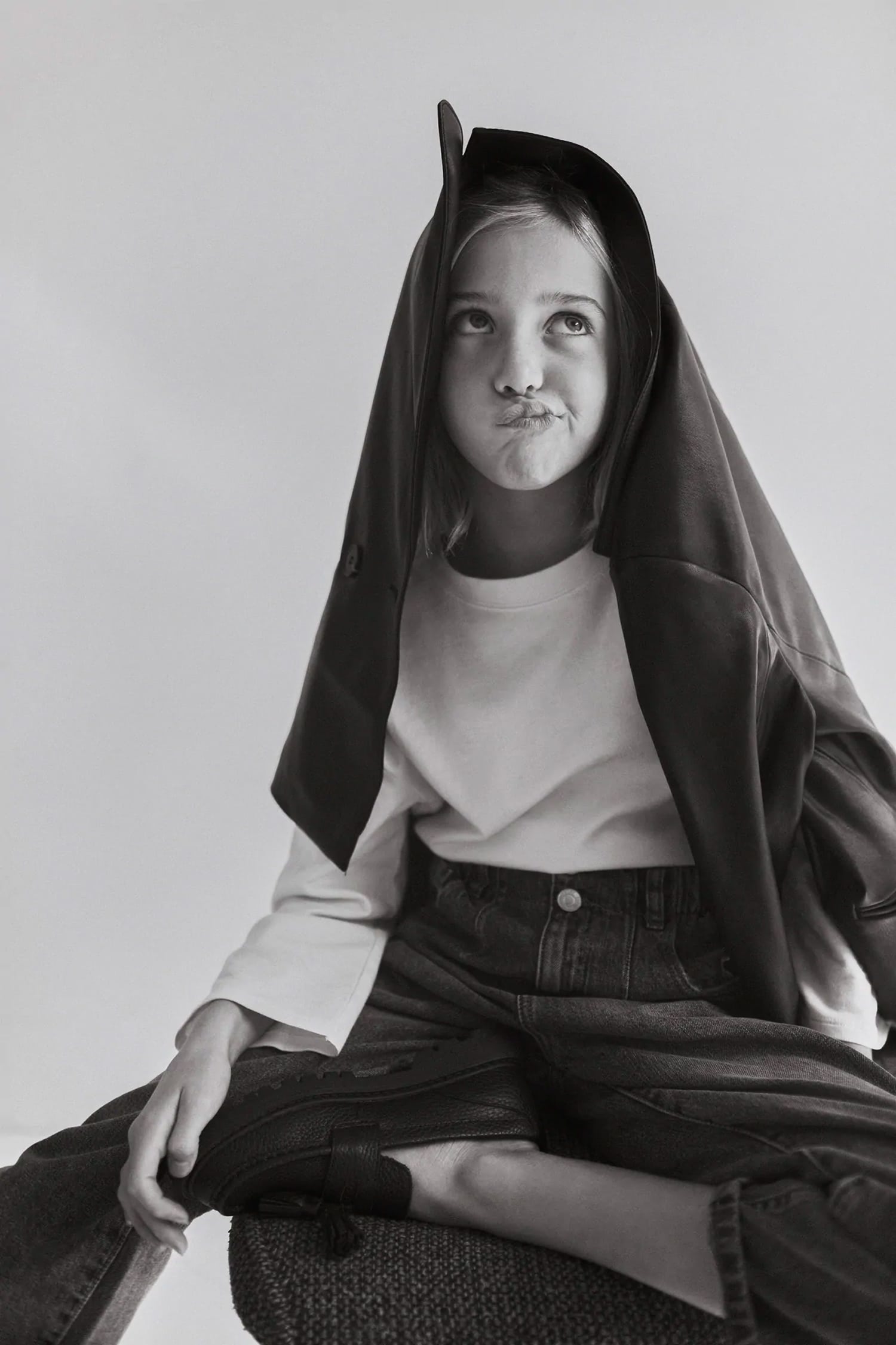 Contemporary Minimalist Oversized Hoodie with Black Cotton Fabric - Image 2